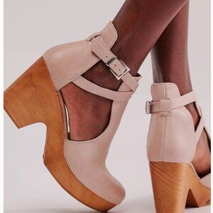 Free People Cedar Clog heels Blush Antique size 8